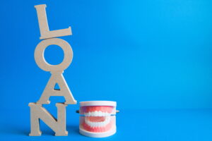LOANの木のブロックと歯の模型